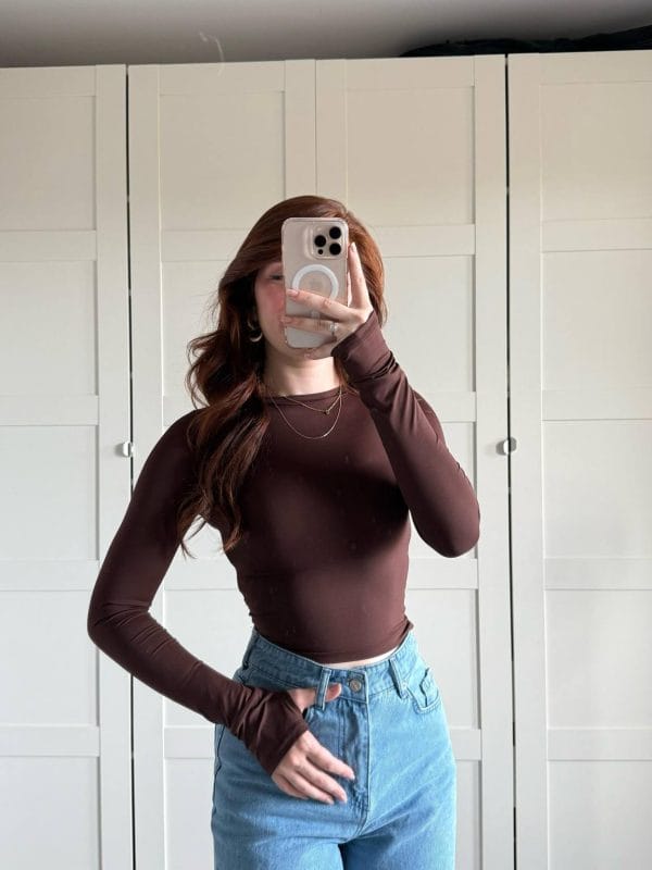 Pull moulant avec passe-pouce